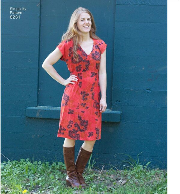 Simplicity Patron 8231 Robe pour Femme en Papier Blanc 22 x 15 x 1 cm