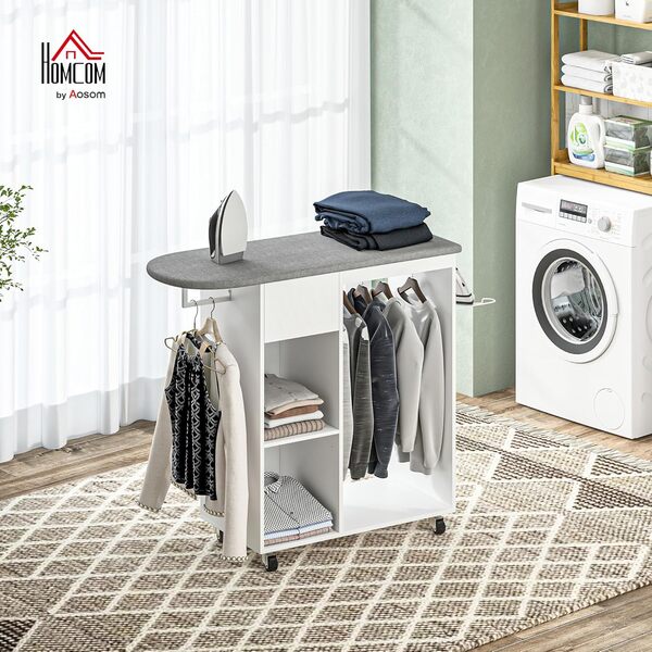 HOMCOM Armoire à Repasser en Bois, Table à Repasser avec roulettes, Barre de Suspension pour vêtements, étagère Ouverte, pour Salon, Chambre, 125 x 43,5 x 102,5 cm, Blanc