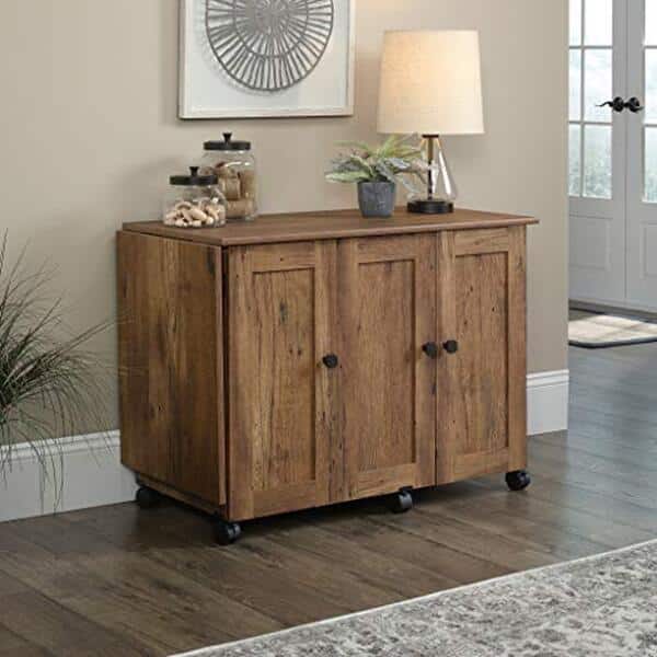 Découvrez notre test complet du meuble de rangement Sauder, alliant chêne vintage et polyvalence pour optimiser votre intérieur avec style et efficacité.