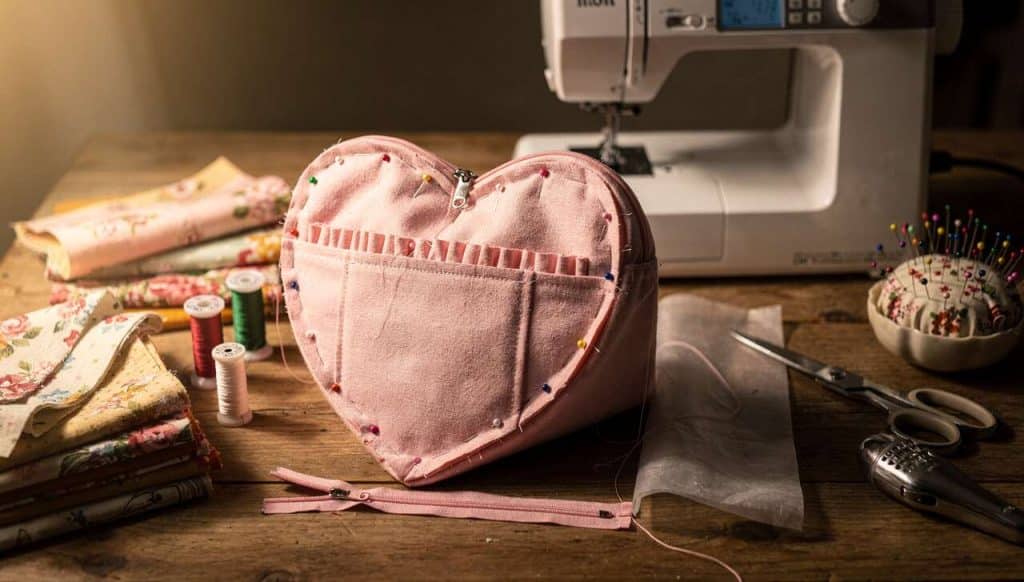 Tuto couture : comment coudre une poche à soufflet sur un sac en cœur ?