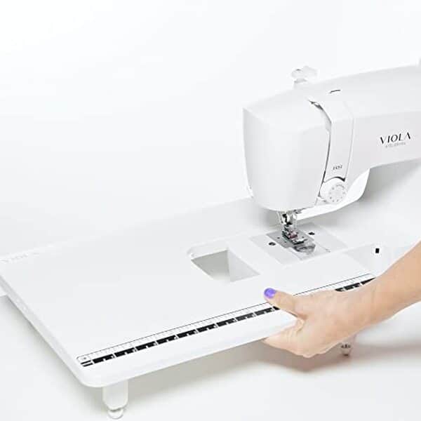 Découvrez notre test détaillé de la machine à coudre Viola Atelier M14 avec table extensible : performances, fonctionnalités et verdict final pour bien choisir votre machine. 