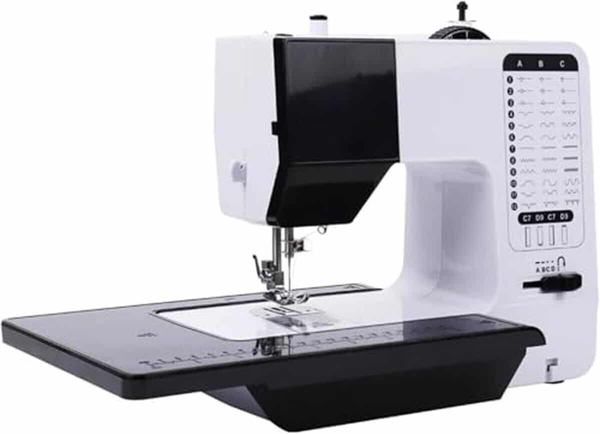 Test : machine de broderie 38 points avec table d'extension et lumière nocturne