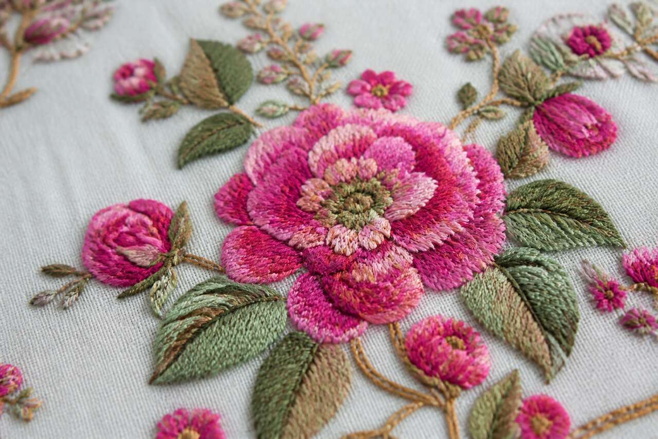 Découverte de la broderie rosa gallica par maheka