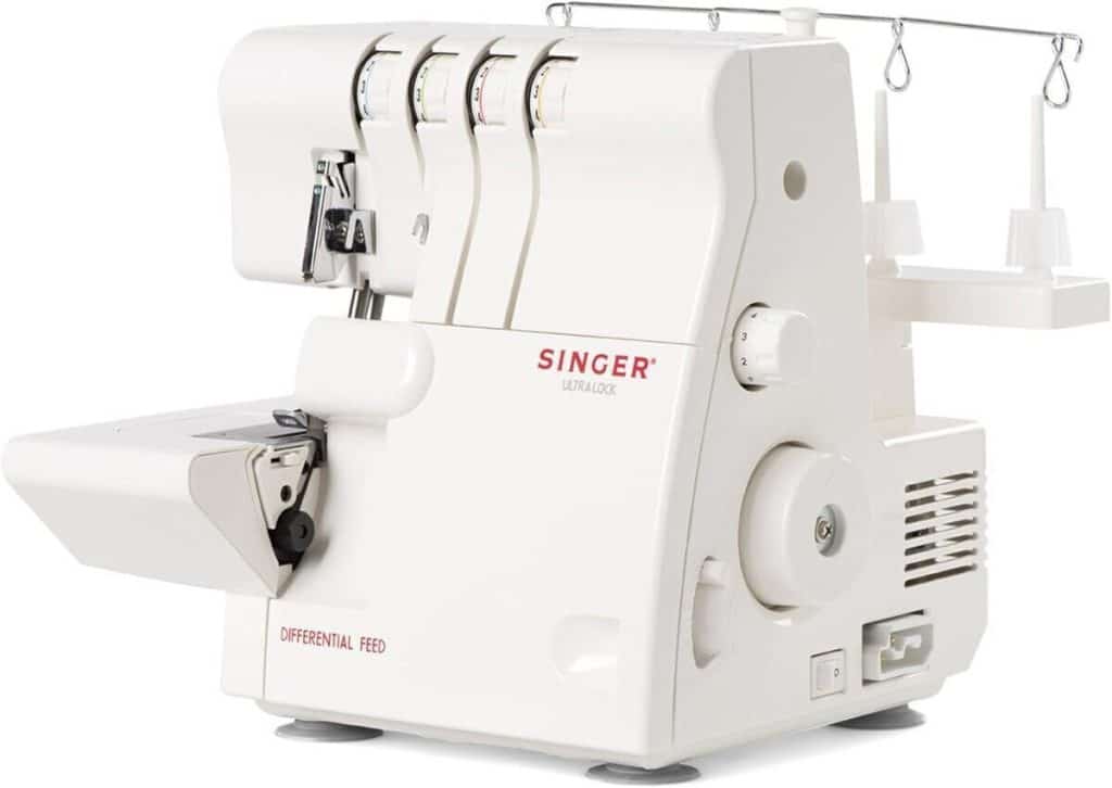 Test de la machine à coudre surjeteuse Singer S010L