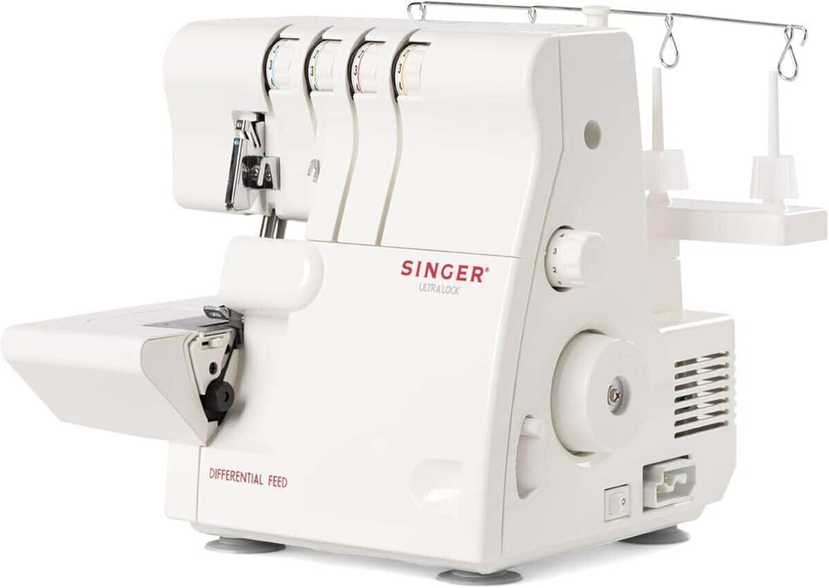 Test de la machine à coudre surjeteuse Singer S010L