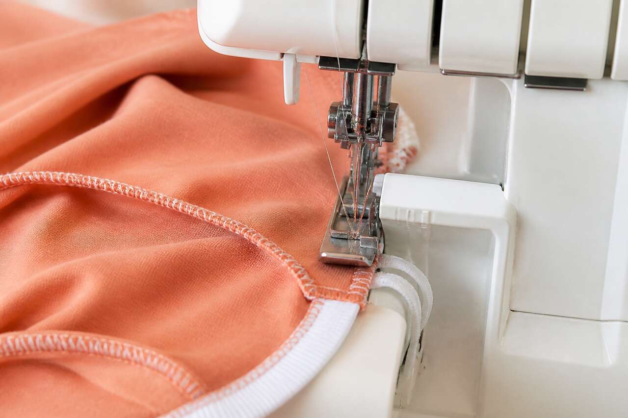 Réaliser des finitions propres : ourlets, bords courbes, roulotté et pose d’élastique Réaliser des finitions propres : ourlets, bords courbes, roulotté et pose d’élastique