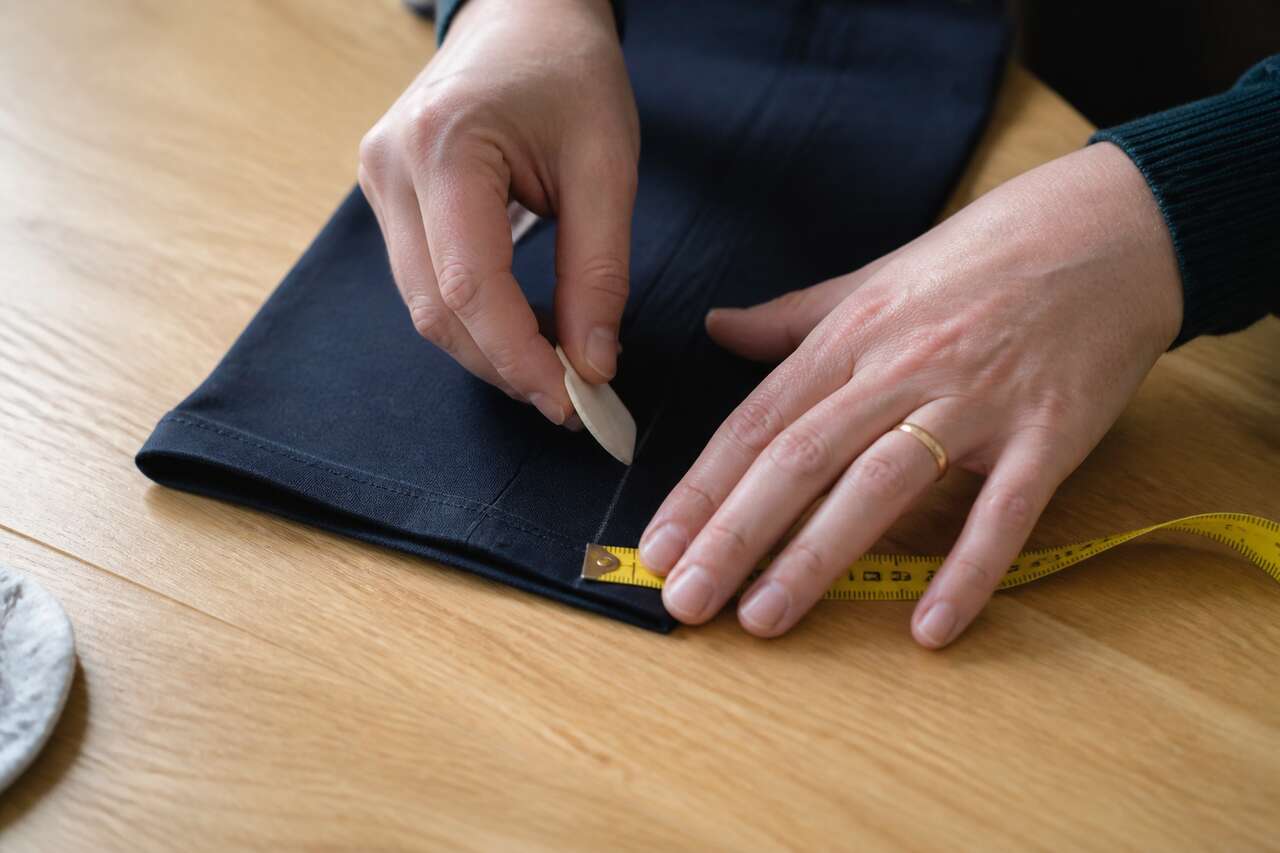 Comment raccourcir un pantalon efficacement ?