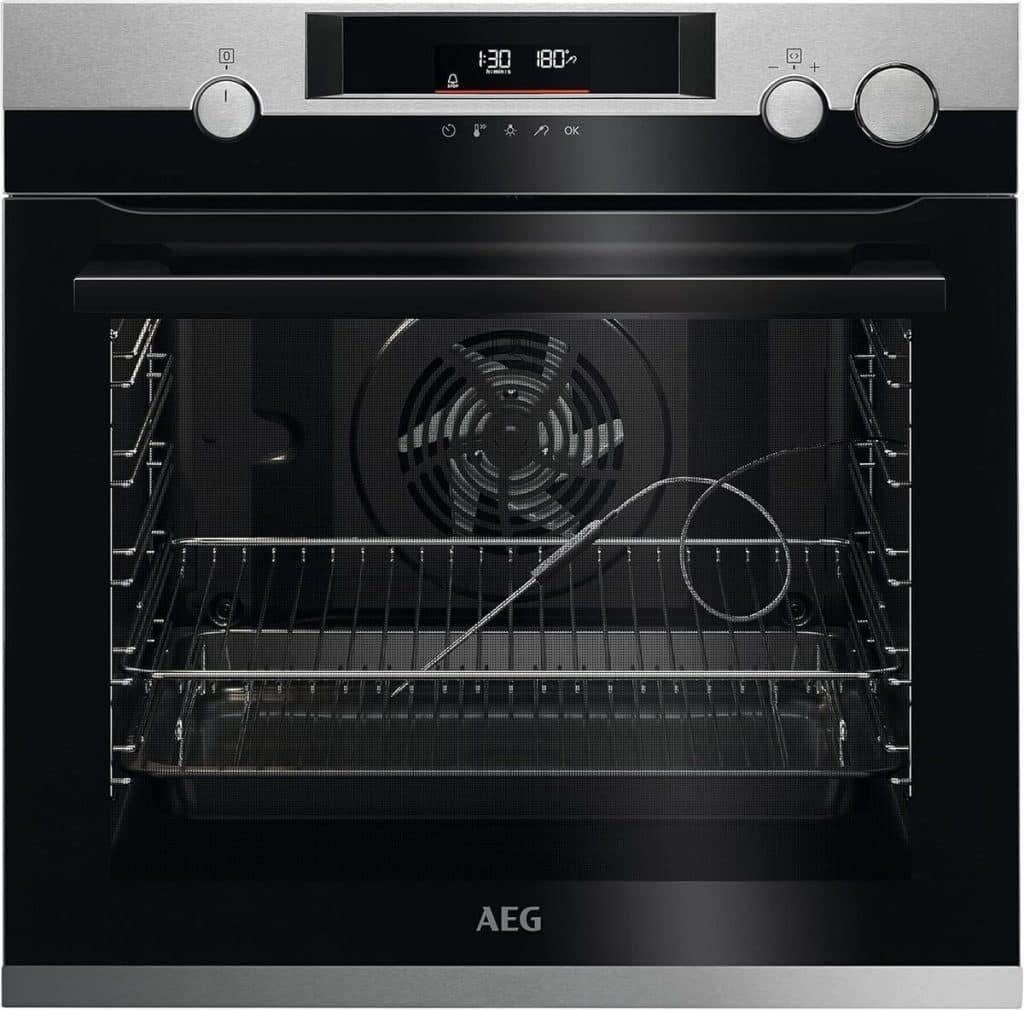 Test du four à pyrolyse AEG BSS57606BM : performance et cuisson vapeur