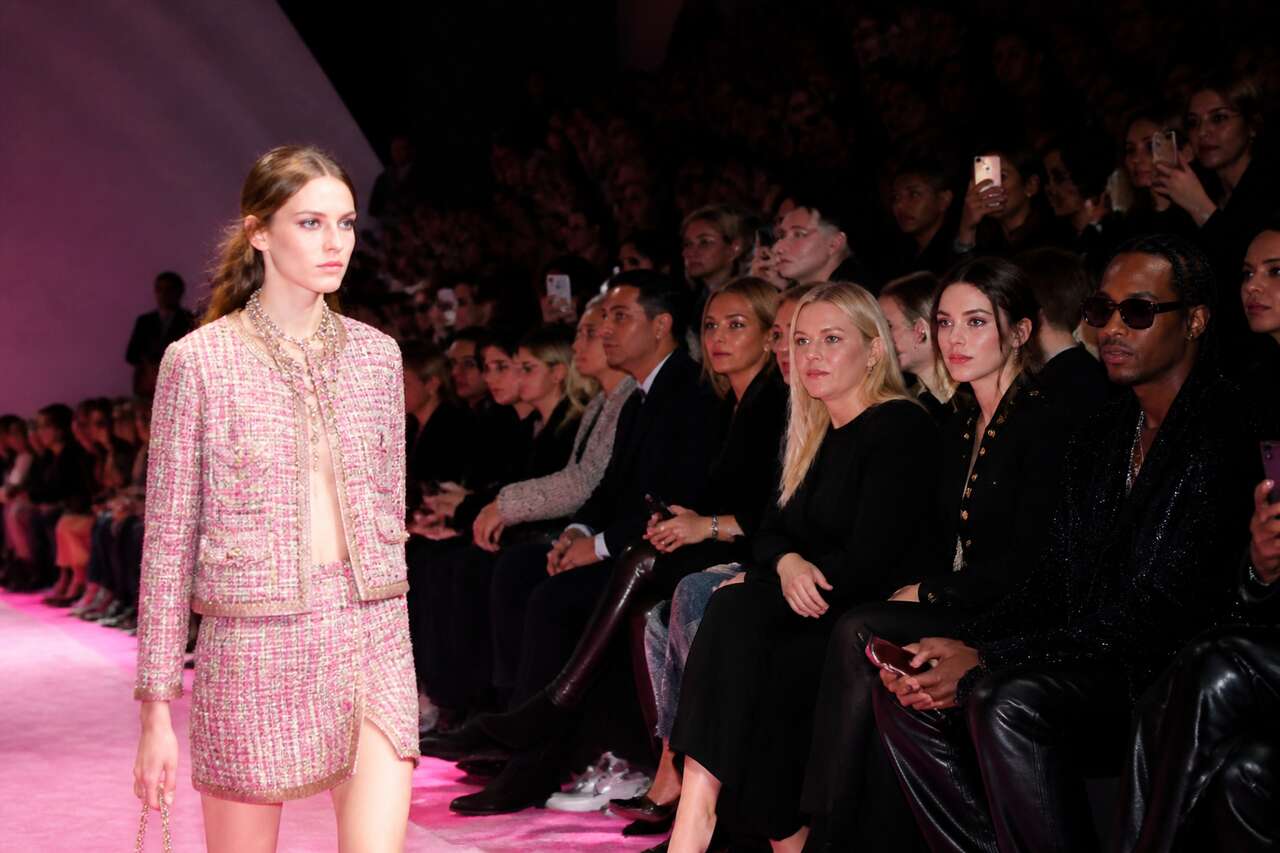Qui était au défilé chanel: célébrités, front row et rôle médiatique Qui était au défilé chanel: célébrités, front row et rôle médiatique
