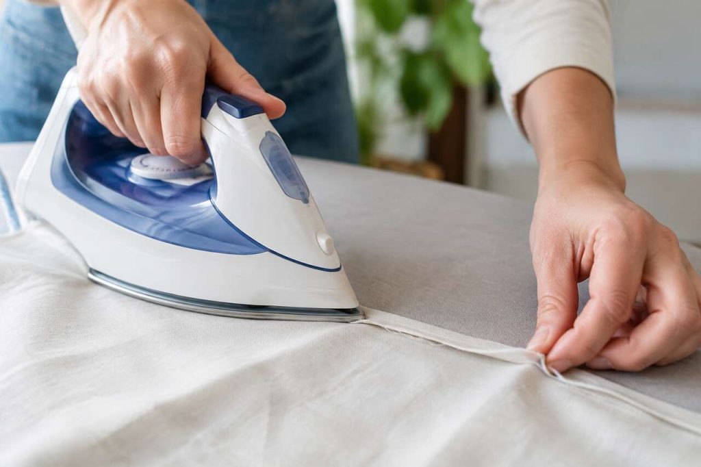 Techniques astucieuses pour bien repasser les coutures ouvertes