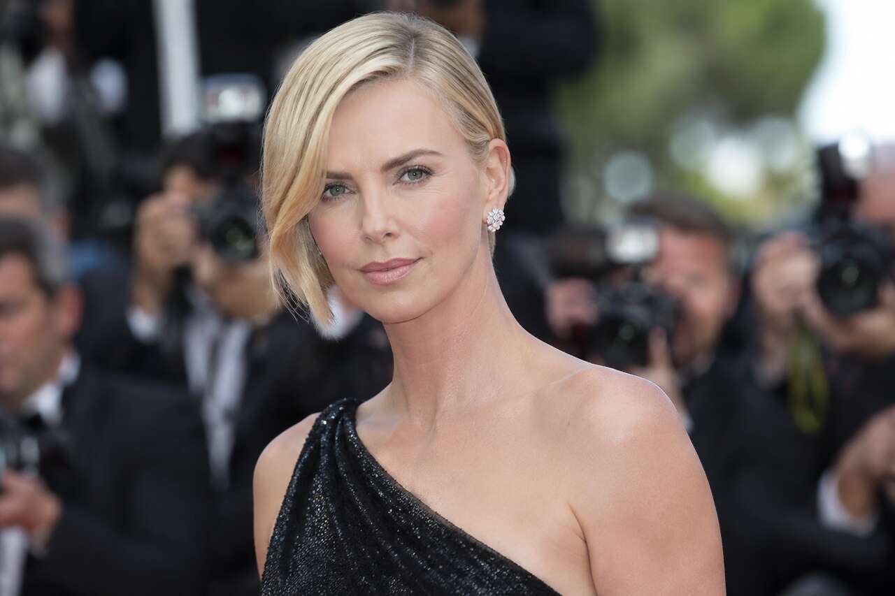 La robe Dior de Charlize Theron : pourquoi elle fait rêver ?