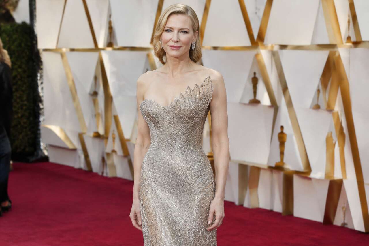 Pourquoi cette robe armani privé a marqué les oscars Pourquoi cette robe armani privé a marqué les oscars